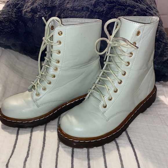 Boots - Picture 1 of 4